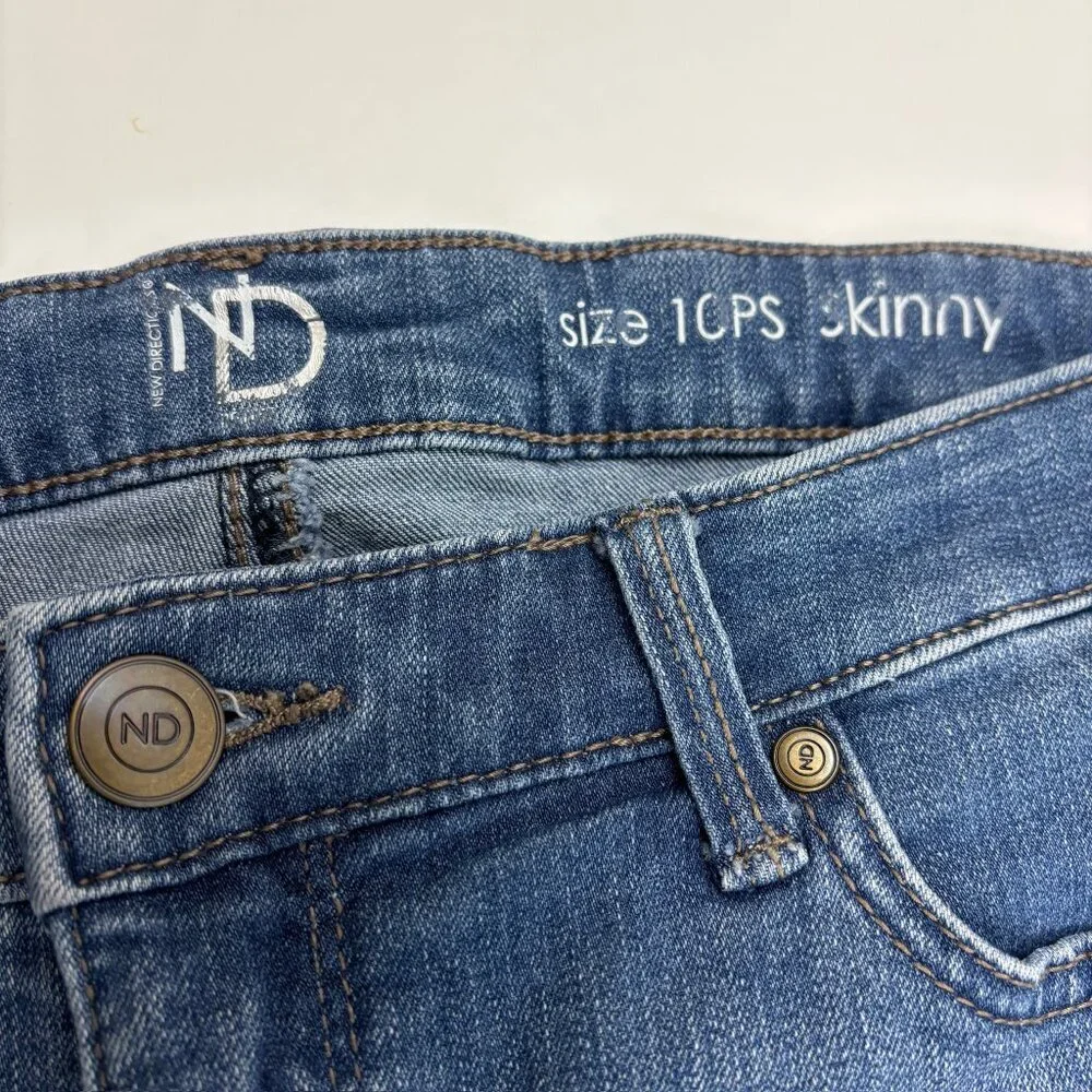 New Directions Skinny Women's size 10PS Medium Wash Blue Denim‎ jeans